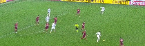 1612638702513026109.gif 【意甲】C罗首开纪录+中框+造乌龙 尤文2比0胜罗马